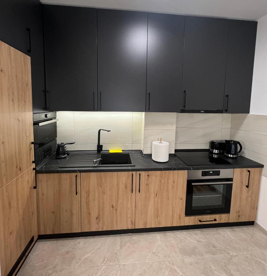 Jungle Lux Apartment Cacak Bagian luar foto